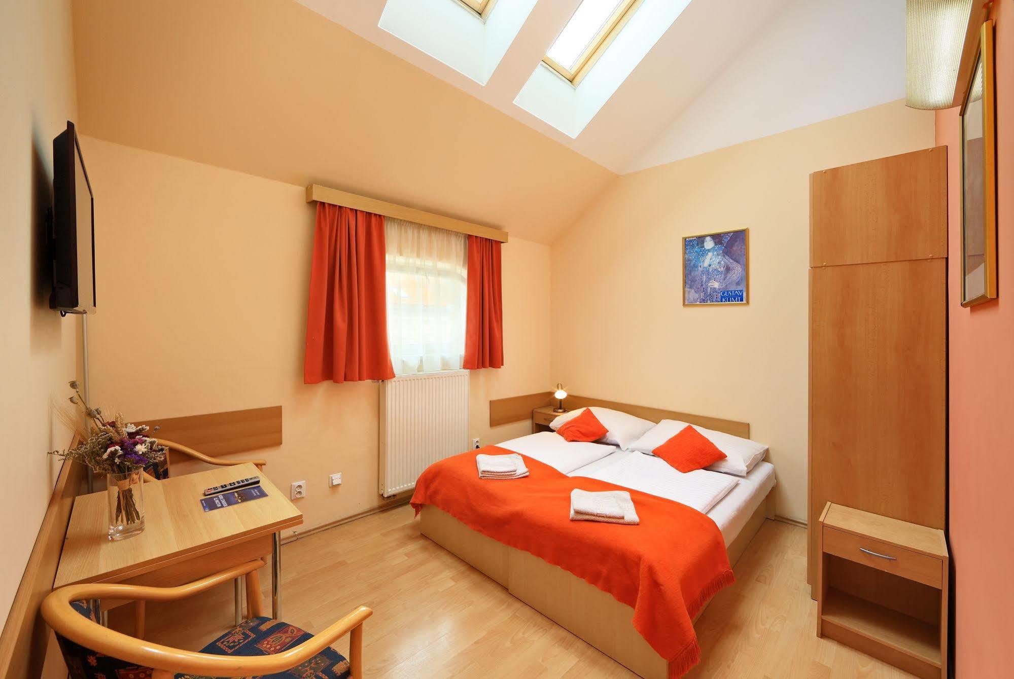 Golden Garni Praag